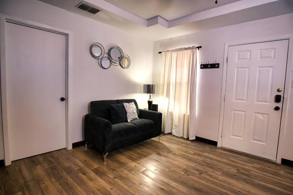 Chic & Cozy 2 Bedroom - 1 Bathroom - Rated Best Eagle Pass Dış mekan fotoğraf